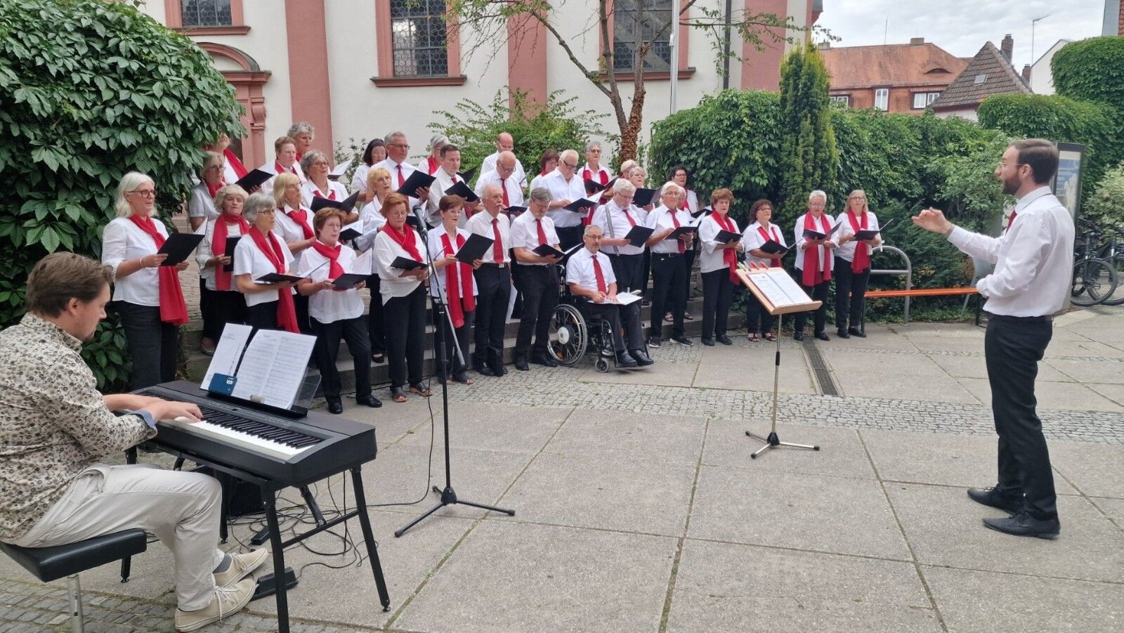 image 1394268 20250712 ob b6373a 02 gemischter chor 4 dirigent schneide